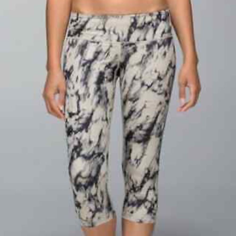 𝅺LULULEMON WUNDER UNDER CROP LEGGINGS